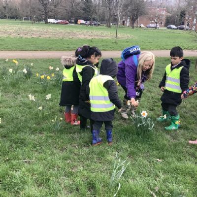 Reception's Spring walk to Elmdon Park