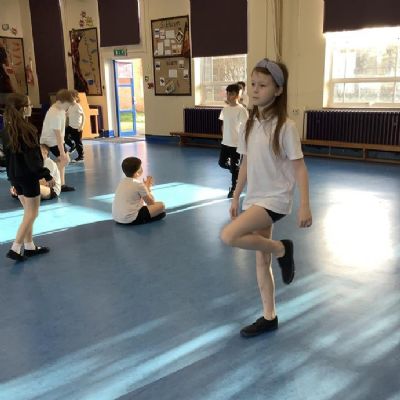 This week, Year 4 have been ‘testing their balance’ during their PE sessions when exploring travelling in a straight line.